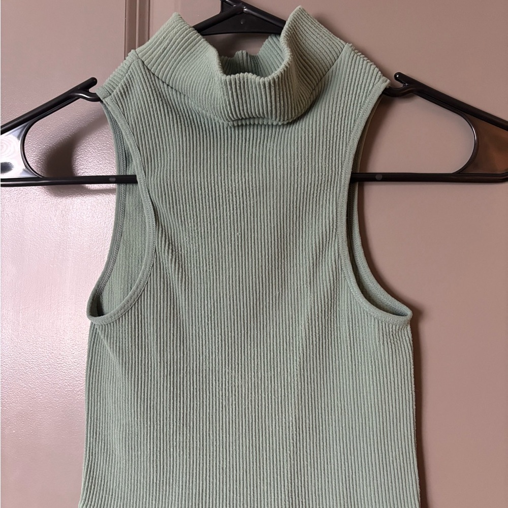 Green Ribbed Crop Top - Picture 4 of 5